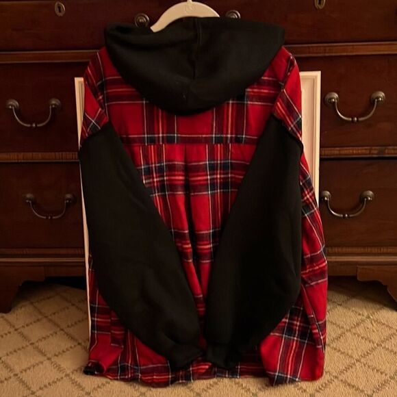 Plaid button down Shacket w black sweatshirt sleeves and hood NWOT L - Picture 3 of 11